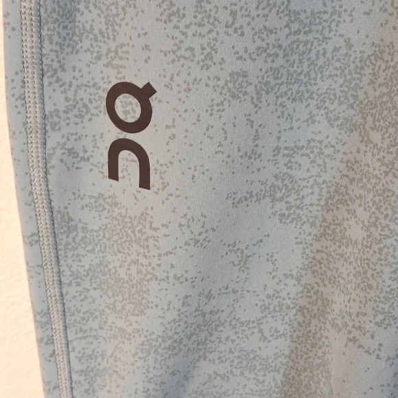 On Running Women's 7/8 Running Tights size XS or Small - Picture 5 of 14